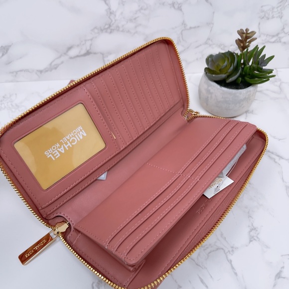 Michael Kors Jet set girls Large Zip Wallet - Picture 4 of 6